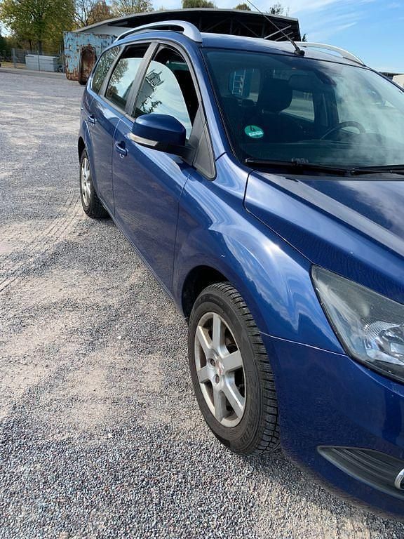 Gebraucht Ford Focus Titanium 109 PS (80 kW) 2009 Blau Limousine