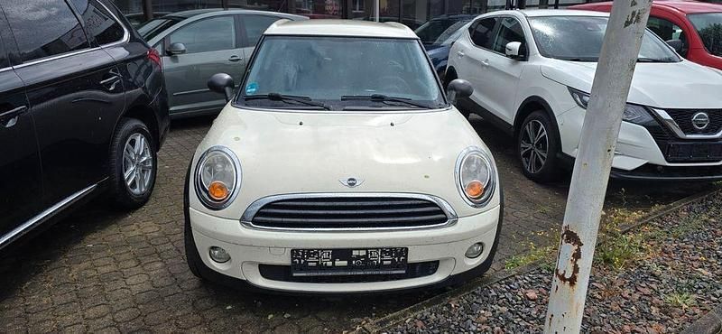 Weiß Gebraucht 2011 Mini One Clubman Kombi | 3.900 € (Guter Preis) - Bild 1/4