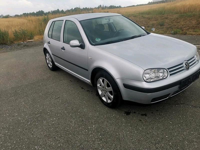 Grau Gebraucht 2002 VW Golf IV Kleinwagen | 450 € (Superpreis) - Bild 1/4