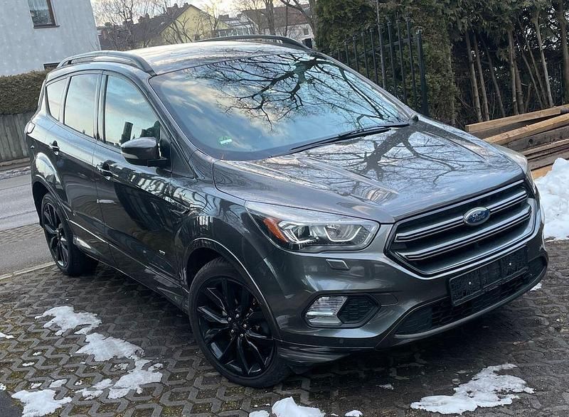 Gebraucht Ford Kuga ST-Line 150 PS (110 kW) 2017 Schwarz SUV
