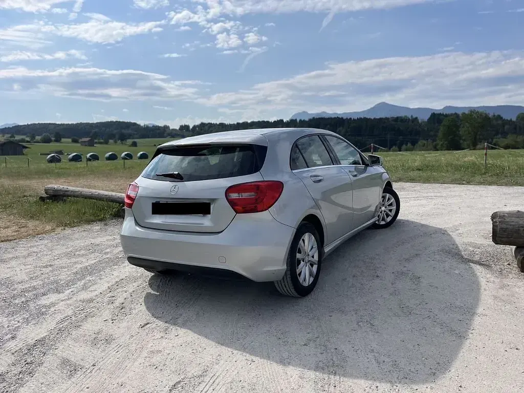 Gebraucht Mercedes A180 122 PS (89 kW) 2013 Silber Kleinwagen