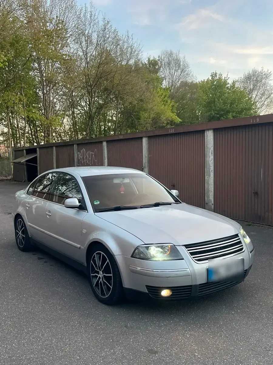 Usata VW Passat 105 CV (77 kW) 2003 Argento Berlina