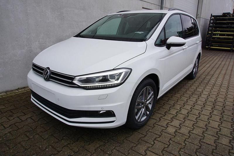 Neu VW Touran 150 PS (110 kW) 2026 Weiß Van / Kleinbus