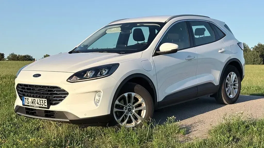 Gebraucht Ford Kuga Titanium 224 PS (164 kW) 2022 Weiß SUV