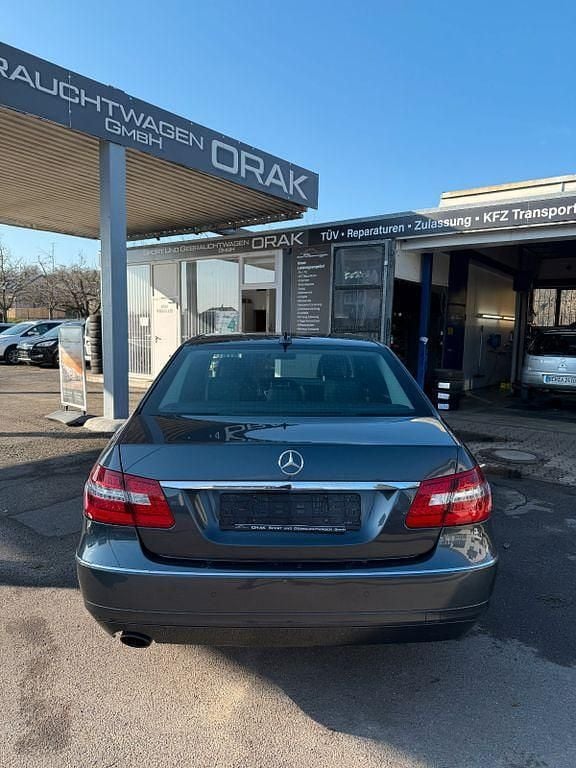 Gebraucht Mercedes E250 204 PS (150 kW) 2011 Grau Limousine