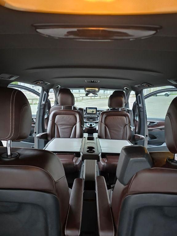 Schwarz Gebraucht 2014 Mercedes V250 Edition 1 Van / Kleinbus | 30.500 € (Fairer Preis) - Bild 1/4