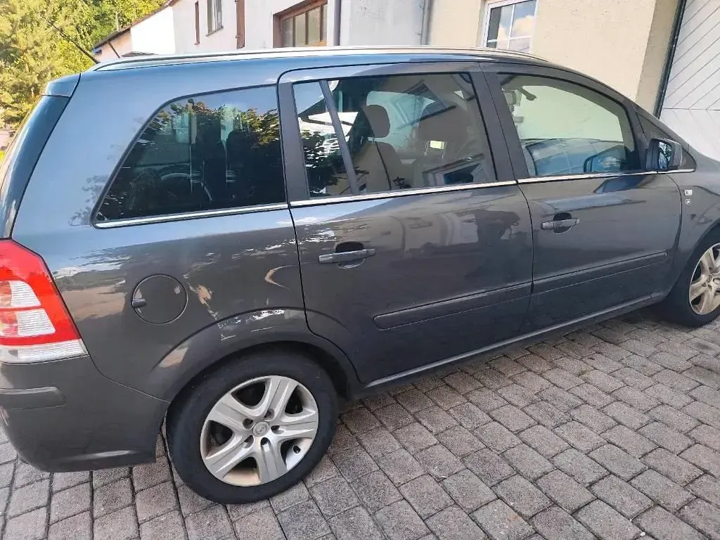 Gebraucht Opel Zafira Edition 140 PS (102 kW) 2010 Grau Van / Kleinbus