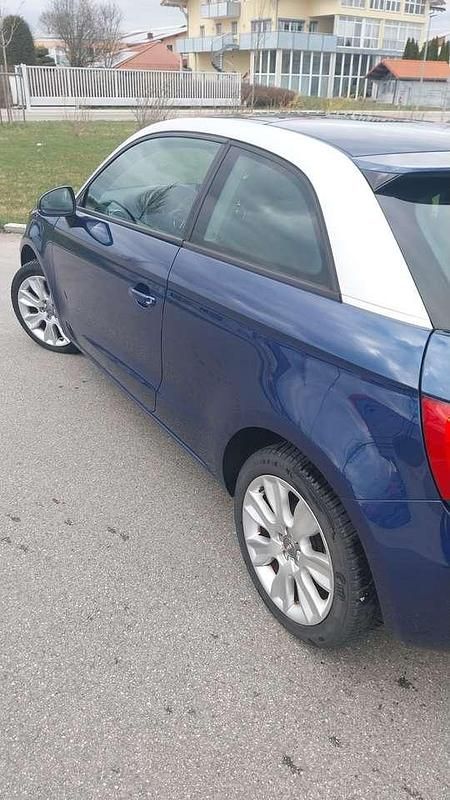 Gebraucht Audi A1 Attraction 86 PS (63 kW) 2014 Blau Kleinwagen