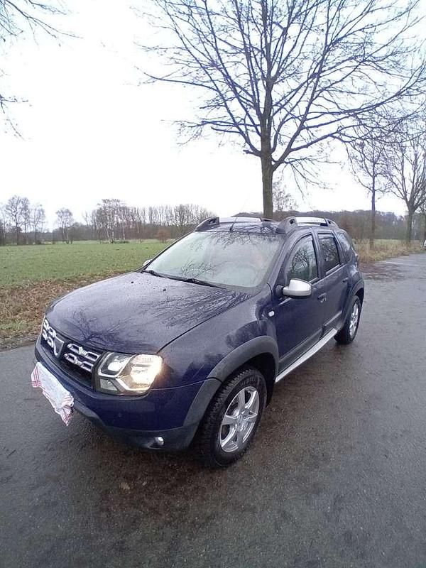Blau Gebraucht 2015 Dacia Duster Prestige SUV | 8.800 € (Fairer Preis) - Bild 1/4