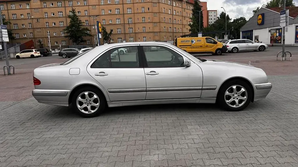 Gebraucht Mercedes E270 Elegance 170 PS (125 kW) 2002 Silber Limousine