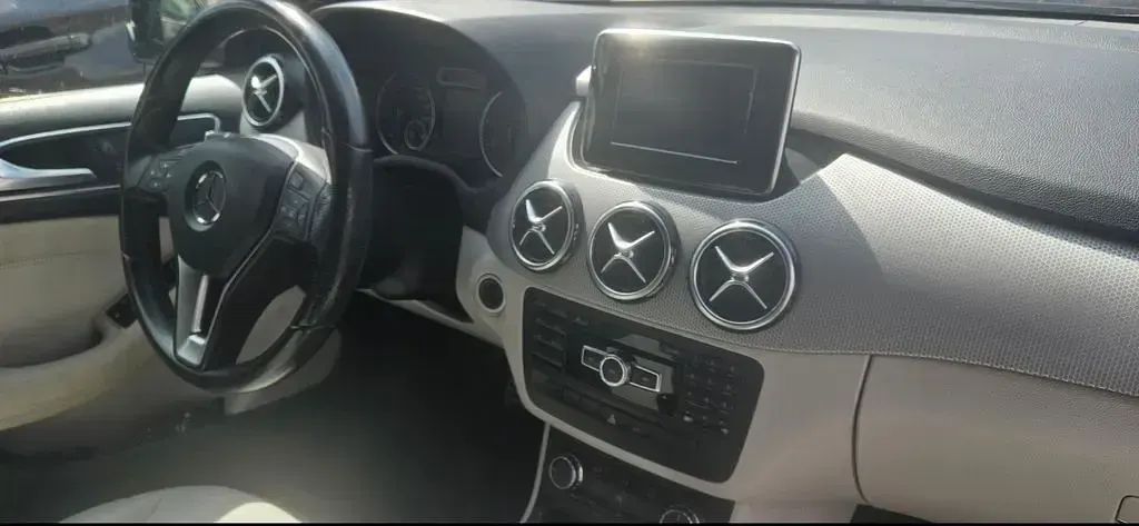 Gebraucht Mercedes B200 156 PS (114 kW) 2011 Schwarz Van / Kleinbus