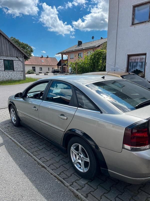 Silber Gebraucht 2002 Opel Vectra Limousine | 500 € (Superpreis) - Bild 1/4