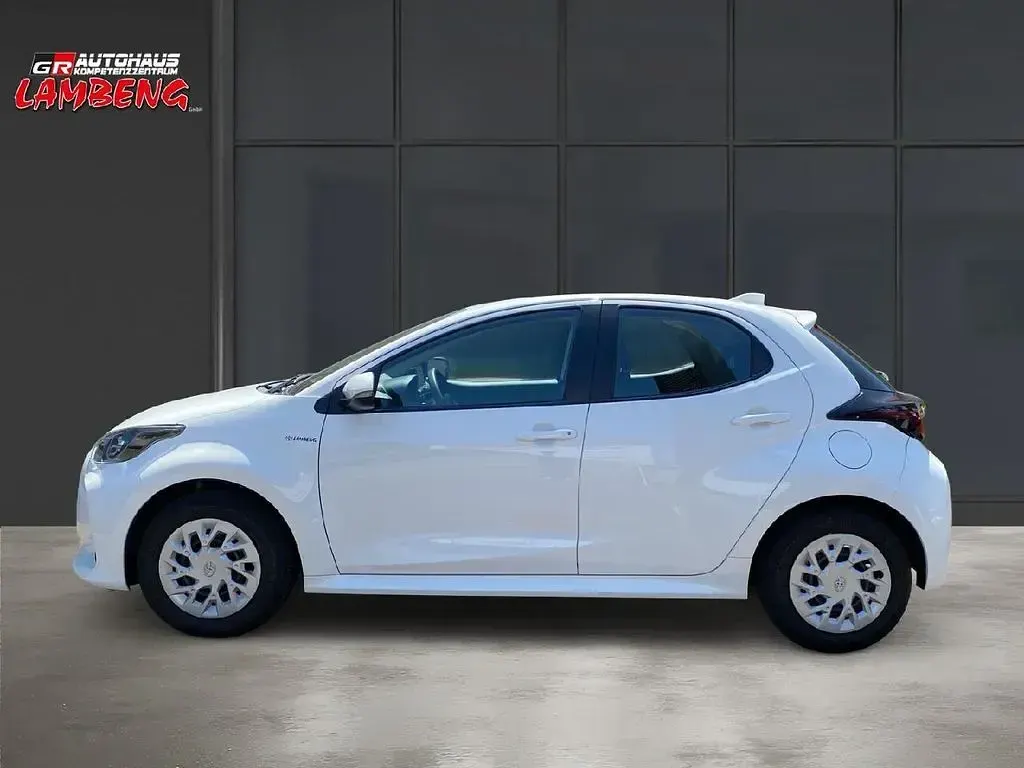 Gebraucht Toyota Yaris Basis 72 PS (52 kW) 2022 Weiß Kleinwagen