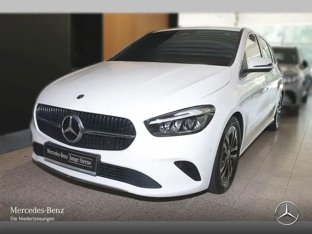 Gebraucht Mercedes B200 Advanced 163 PS (119 kW) 2025 Weiß Kleinwagen