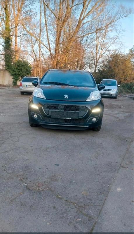 Gebraucht Peugeot 107 68 PS (50 kW) 2013 Schwarz Kleinwagen