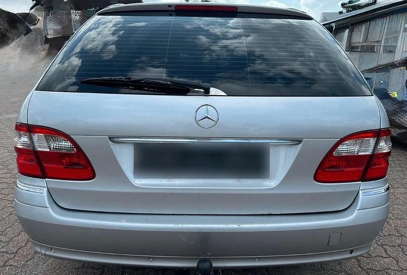Gebraucht Mercedes E220 150 PS (110 kW) 2004 Silber Kombi