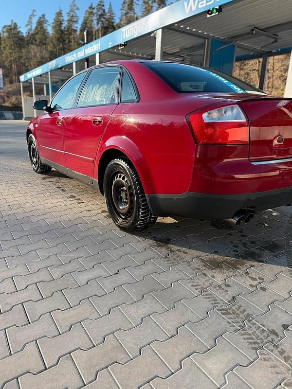 Gebraucht Audi A4 131 PS (96 kW) 2003 Rot Limousine