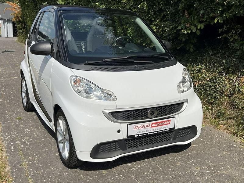 Weiß Gebraucht 2014 Smart ForTwo Cabrio Basis Cabrio | 8.350 € (Fairer Preis) - Bild 1/4