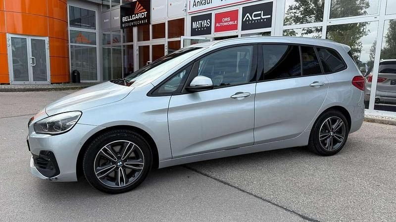 Gebraucht BMW 220 Sport Line 190 PS (139 kW) 2018 Glaciersilber Van / Kleinbus