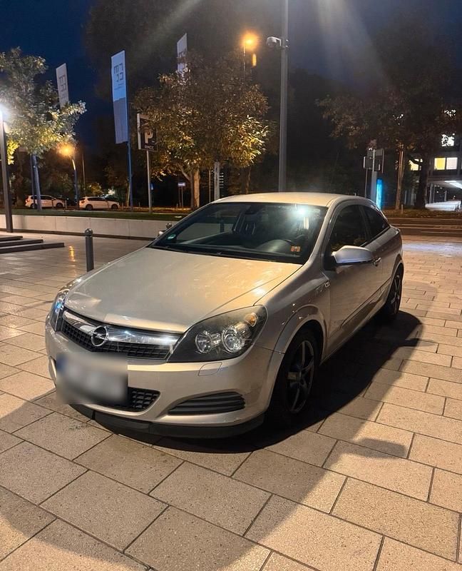 Gebraucht Opel Astra 90 PS (66 kW) 2008 Andere farben Coupé