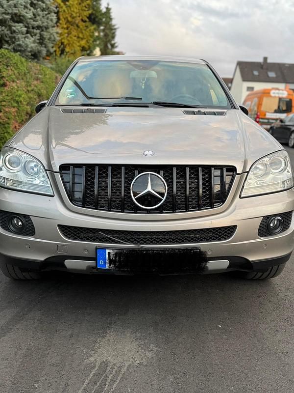 Grau Gebraucht 2007 Mercedes ML280 SUV | 12.000 € - Bild 1/4