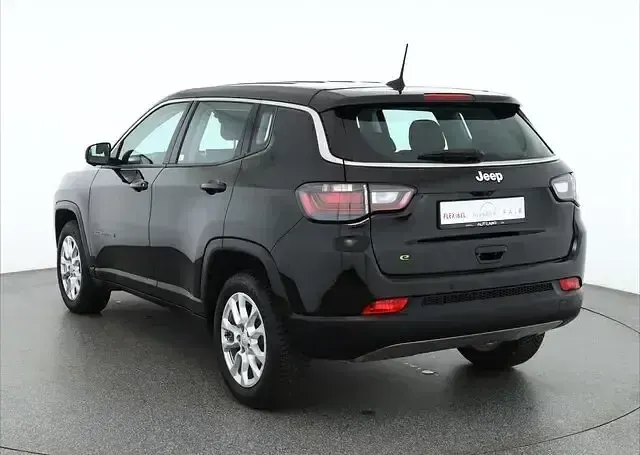 Second-hand Jeep Compass 131 CP (96 kW) 2024 Negru SUV