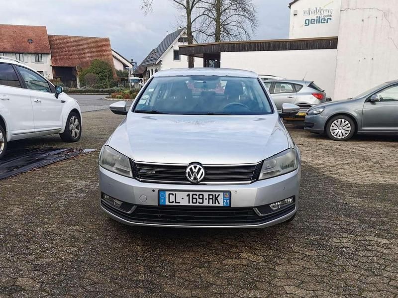Gebraucht VW Passat Trendline 105 PS (77 kW) 2012 Reflexsilber metallic Limousine