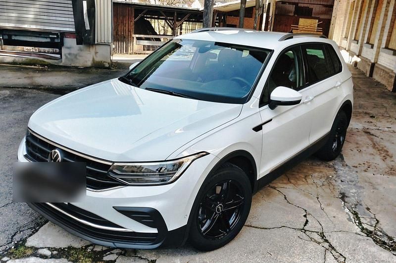 Gebraucht VW Tiguan Active 150 PS (110 kW) 2022 Schwarz SUV