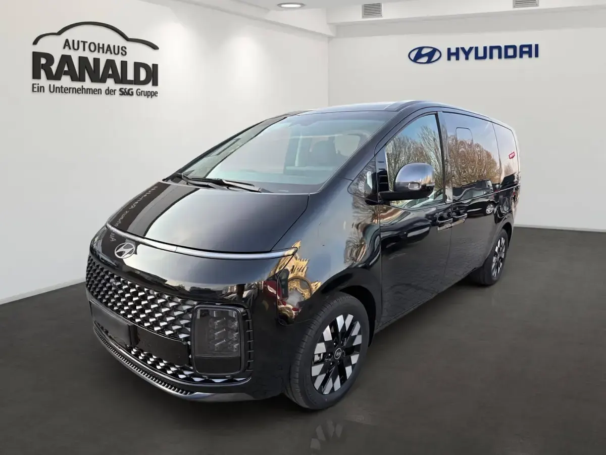 Gebraucht Hyundai Staria Signature 224 PS (164 kW) 2025 Van / Kleinbus