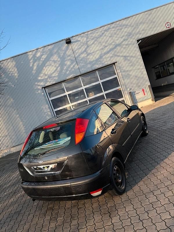 Gebraucht Ford Focus 101 PS (74 kW) 2002 Schwarz Kleinwagen