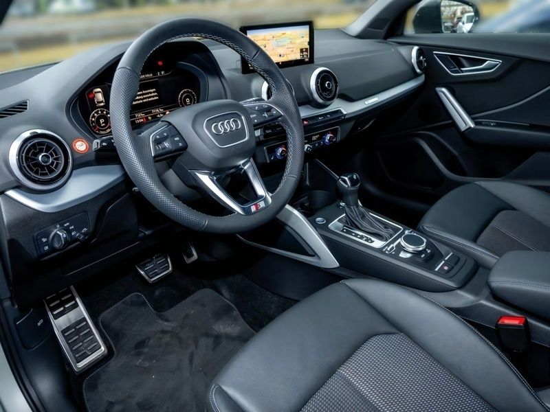 Gebraucht Audi Q2 Comfort 150 PS (110 kW) 2024 Silber SUV