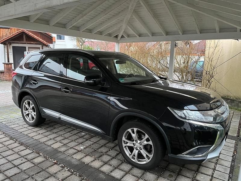 Schwarz Gebraucht 2015 Mitsubishi Outlander SUV | 15.000 € (Teuer) - Bild 1/4