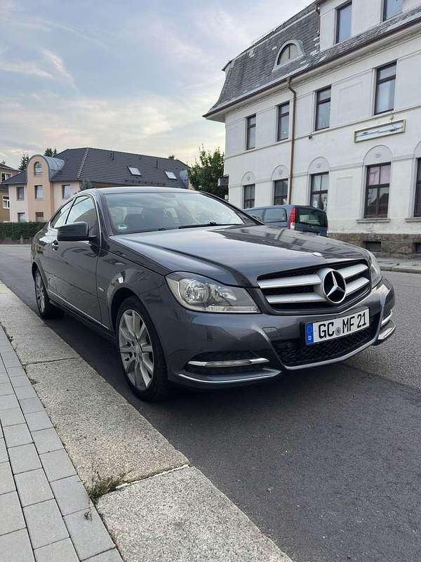 Grau Gebraucht 2012 Mercedes C220 Coupé | 7.600 € (Fairer Preis) - Bild 1/4