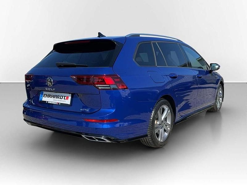 Gebraucht VW Golf VIII R-line 150 PS (110 kW) 2023 Lapiz blue metallic Kombi