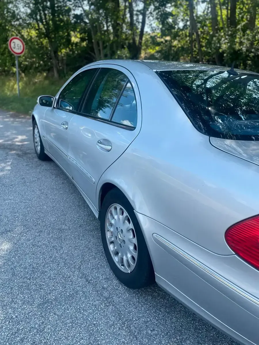 Gebraucht Mercedes E320 Avantgarde 224 PS (164 kW) 2002 Grau Limousine