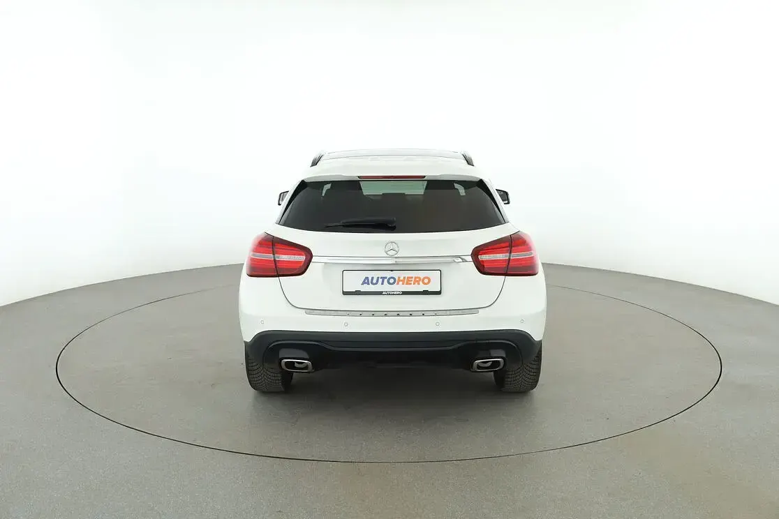 Gebraucht Mercedes GLA180 Urban 122 PS (89 kW) 2019 Weiß SUV