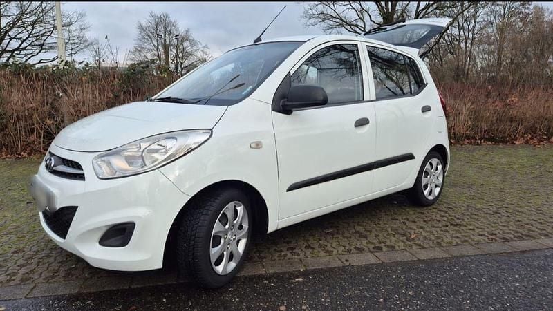 Weiß Gebraucht 2012 Hyundai i10 Classic Kleinwagen | 2.995 € (Fairer Preis) - Bild 1/4