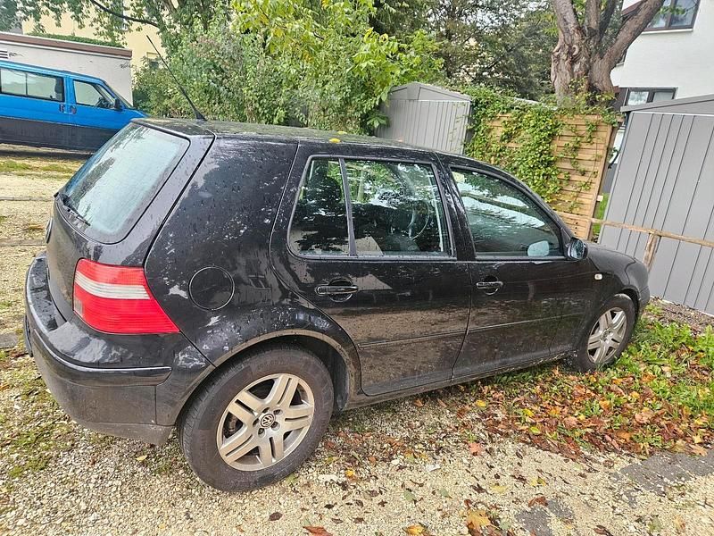 Schwarz Gebraucht 2003 VW Golf IV Kleinwagen | 500 € (Superpreis) - Bild 1/4
