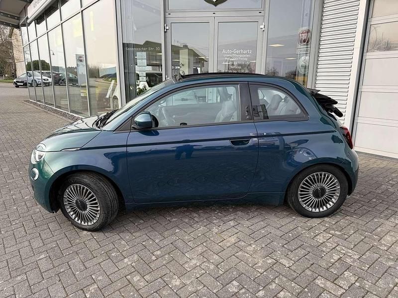 Gebraucht Fiat 500e Icon 86 kW (118 PS) 2023 Colore esterno (ozean grün) Cabrio