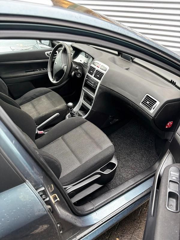 Gebraucht Peugeot 307 90 PS (66 kW) 2007 Grau Limousine