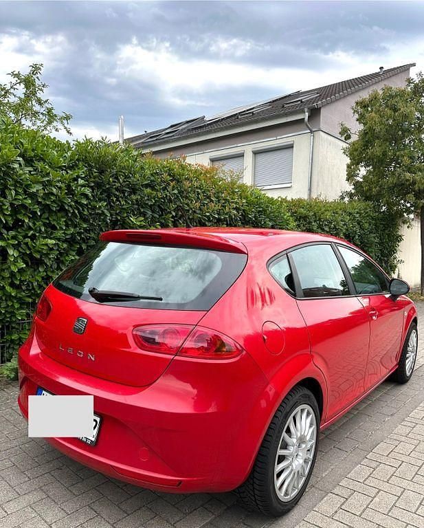 Rot Gebraucht 2011 Seat Leon Limousine | 4.200 € (Fairer Preis) - Bild 1/4