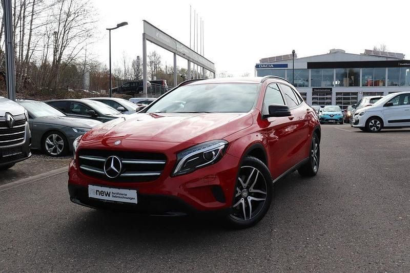 Gebraucht Mercedes GLA250 Night 211 PS (155 kW) 2015 Jupiterrot  unilack SUV