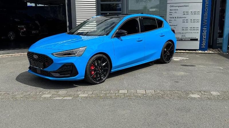 Neu Ford Focus ST 280 PS (205 kW) 2025 Blau Limousine