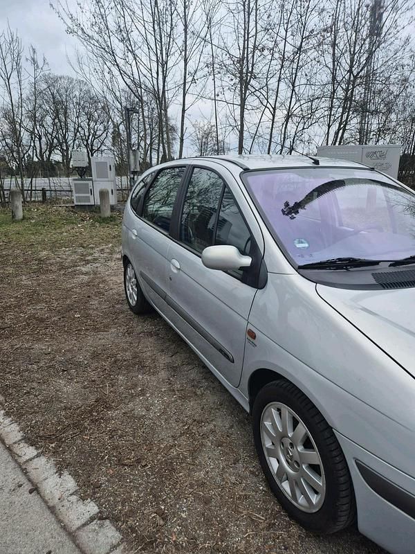 Gebraucht Renault Scénic 108 PS (79 kW) 2001 Silber Van / Kleinbus