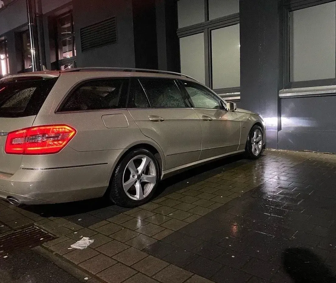 Gebraucht Mercedes E350 Avantgarde 265 PS (194 kW) 2011 Gold Limousine