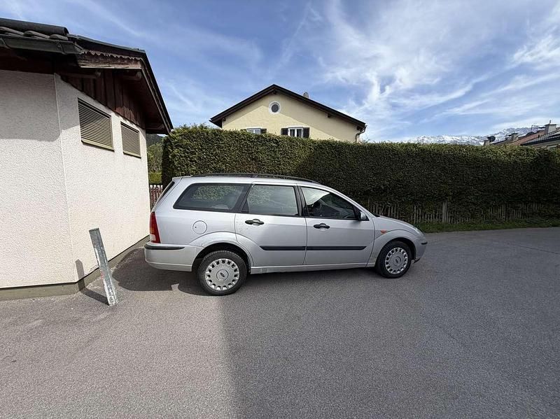 Second-hand Ford Focus Ambiente 101 CP (74 kW) 2004 Argintiu Break