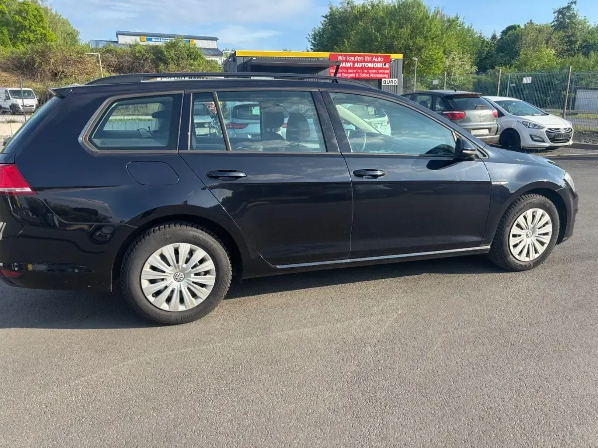 Gebraucht VW Golf VII Trendline 110 PS (80 kW) 2016 Schwarz Kombi