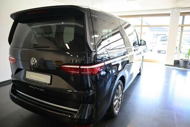 Gebraucht VW Multivan Style 150 PS (110 kW) 2022 Schwarz Van / Kleinbus
