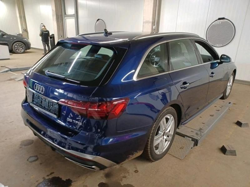 Gebraucht Audi A4 S-Line 150 PS (110 kW) 2023 Navarrablau metallic (metallic) Kombi