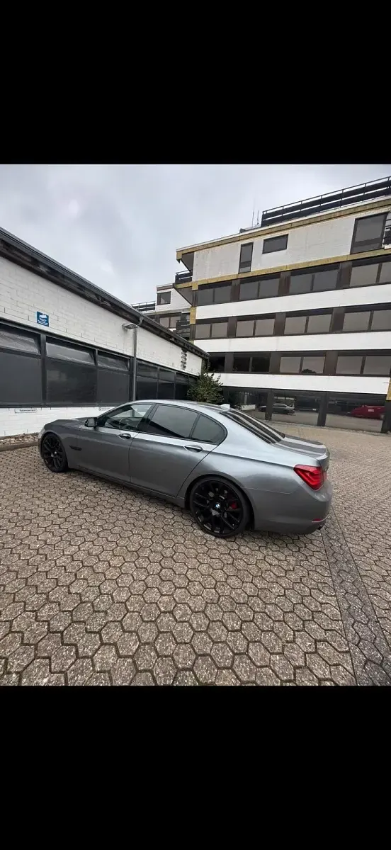 Gebraucht BMW 740 313 PS (230 kW) 2013 Grau Limousine